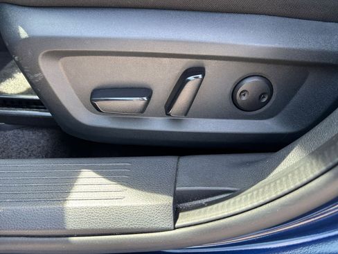 Used 2025 Nissan Rogue SV image 22