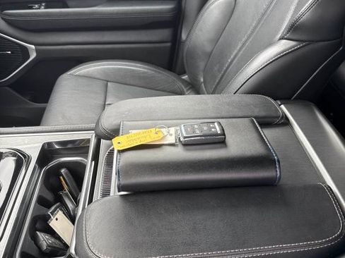 Used 2025 Jeep Wagoneer L Series III image 5