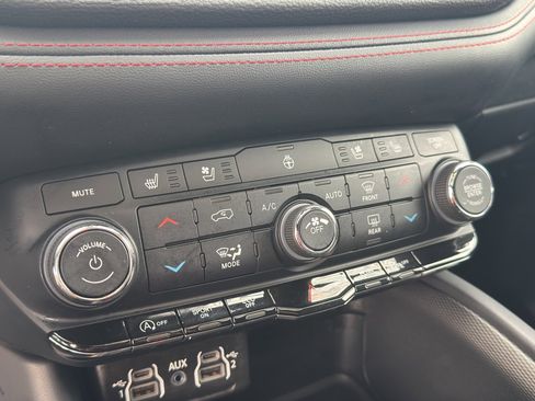 Used 2024 Dodge Durango GT image 28