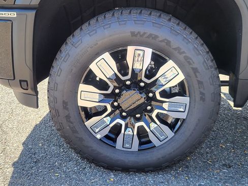 New 2025 GMC Sierra 3500 Denali w/ Denali Reserve Package image 8