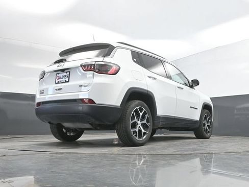 Used 2024 Jeep Compass Latitude AWD/4WD image 41