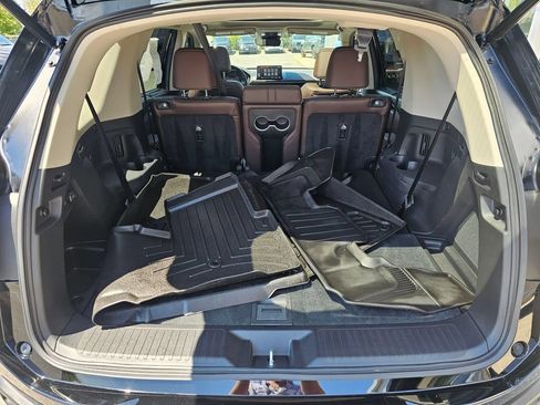 Used 2025 Honda Pilot Elite image 14