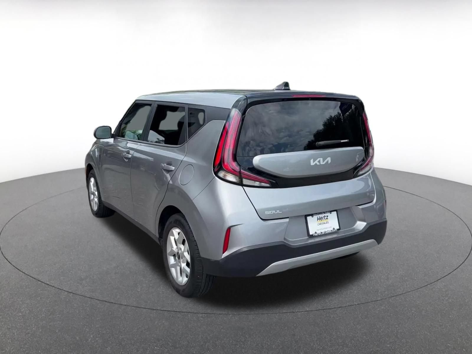 Used 2025 Kia Soul LX w/ LX Technology Package FWD image 9