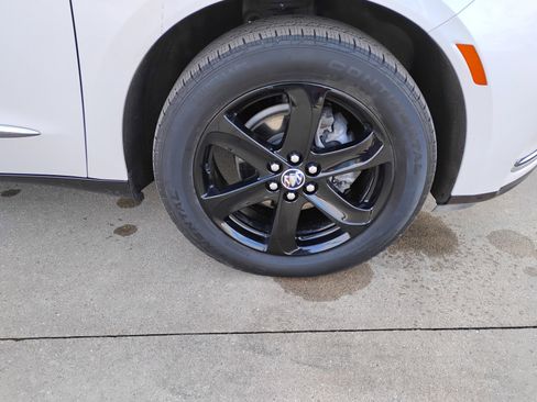 Used 2023 Buick Enclave Essence w/ Sport Touring Edition image 27