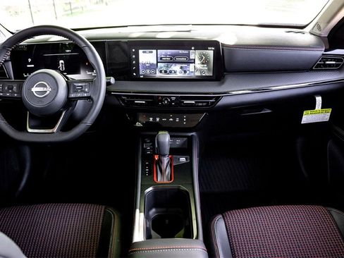 New 2025 Nissan Kicks SR image 22