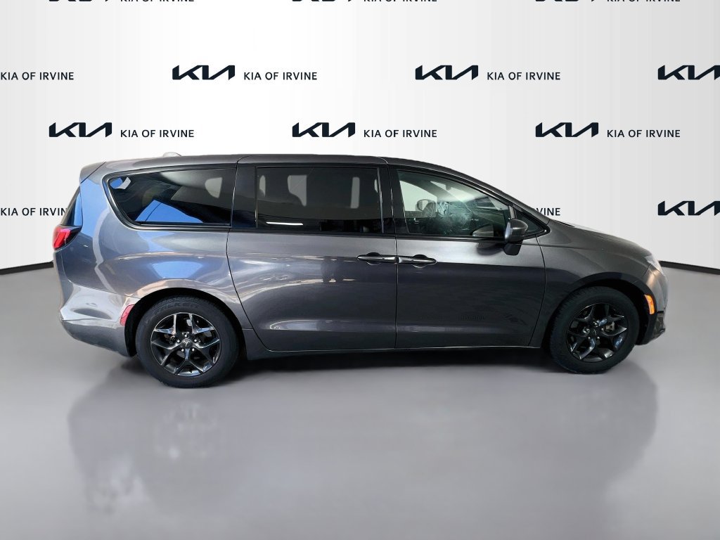Used 2019 Chrysler Pacifica Touring Plus w/ S Appearance Package FWD image 6