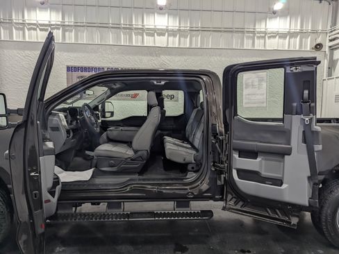 Used 2024 Ford F250 XL image 12