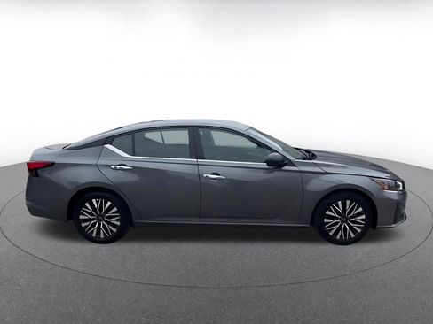 Used 2025 Nissan Altima 2.5 SV image 9