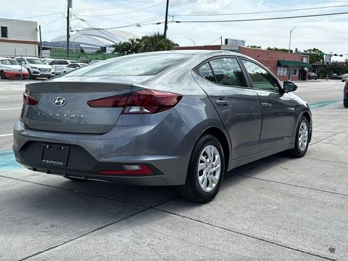 Used 2020 Hyundai Elantra SE FWD image 14