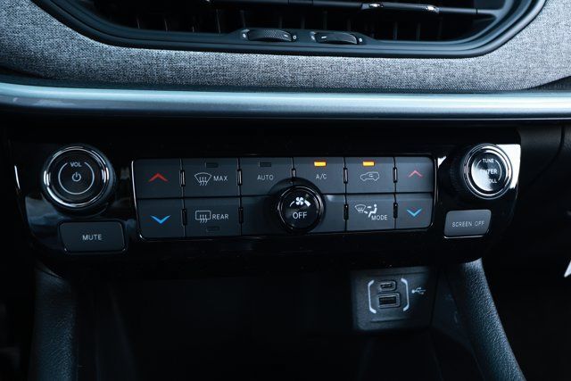 New 2026 Jeep Compass Latitude AWD/4WD image 18