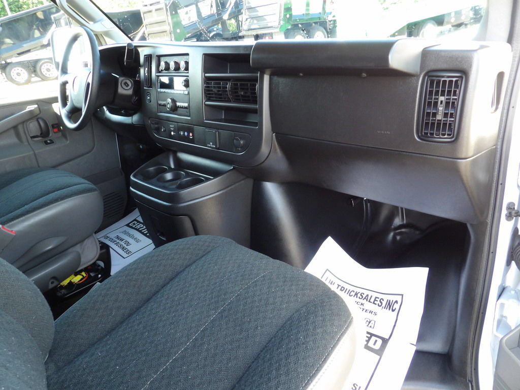 Used 2025 GMC Savana 2500 w/ Driver Convenience Package RWD image 34