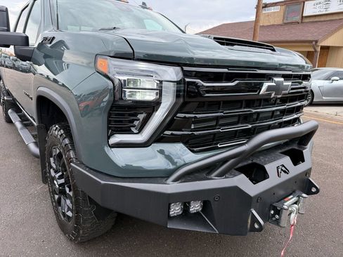 Used 2025 Chevrolet Silverado 3500 LTZ w/ LTZ Plus Package AWD/4WD image 14