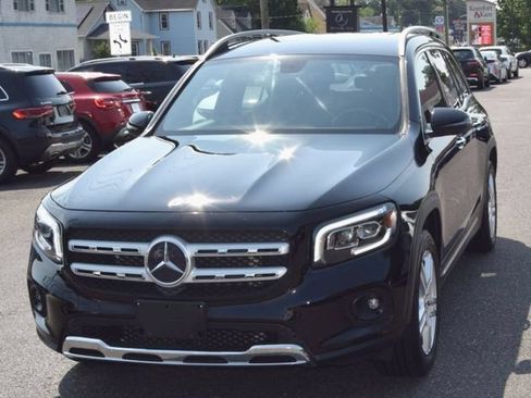 Used 2021 Mercedes-Benz GLB 250 4MATIC w/ Premium Package image 2