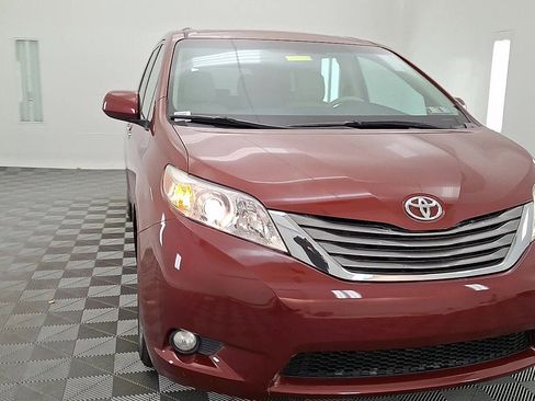 Used 2012 Toyota Sienna XLE w/ XLE Navigation Pkg image 7