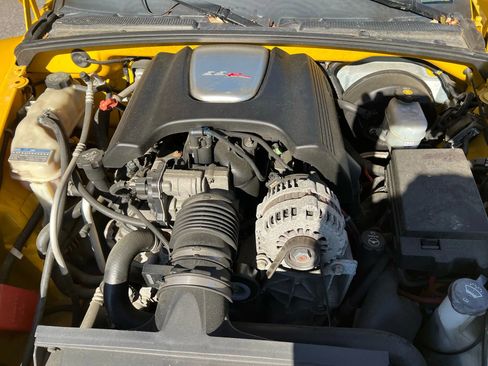 Used 2004 Chevrolet SSR w/ Preferred Equipment Group image 15