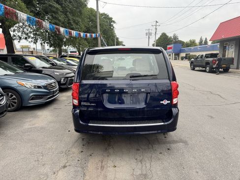 Used 2015 Dodge Grand Caravan American Value Package w/ UConnect Hands-Free Group FWD image 4