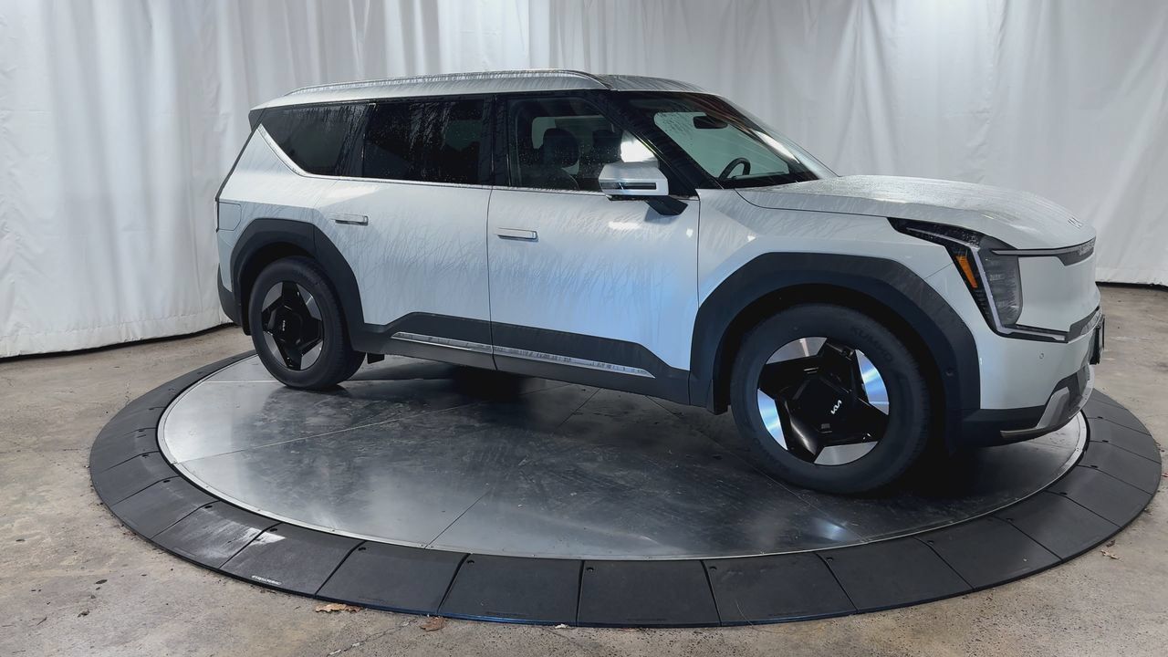 New 2026 Kia EV9 Wind AWD/4WD image 2