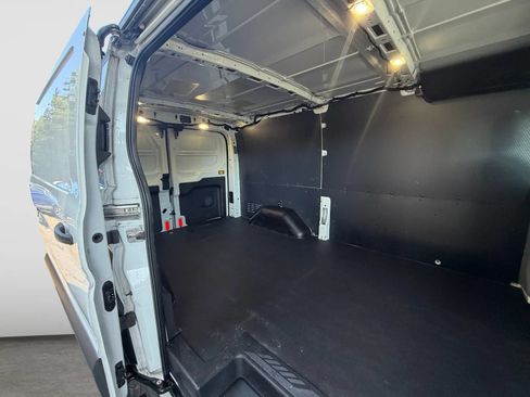 Used 2018 Ford Transit 250 130 Low Roof RWD image 15