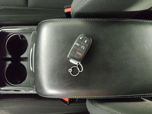 Used 2019 Dodge Charger SXT w/ Blacktop Package RWD image 32