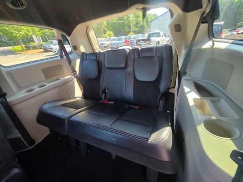 Used 2019 Dodge Grand Caravan SXT FWD image 20