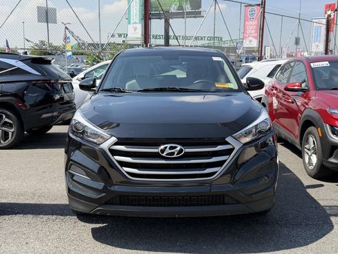 Used 2018 Hyundai Tucson SE AWD/4WD image 2