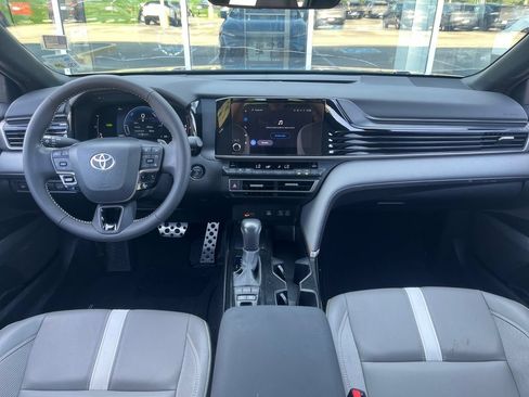 Used 2025 Toyota Camry SE w/ Convenience Package FWD image 14
