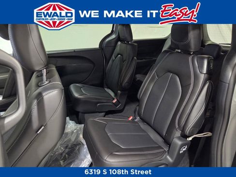 New 2026 Chrysler Pacifica Select w/ S Appearance Package image 9