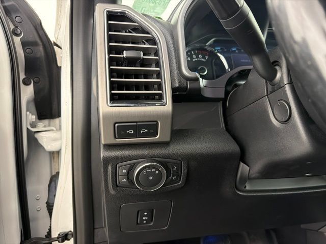 Used 2017 Ford F150 Platinum w/ Equipment Group 701A Luxury AWD/4WD image 21