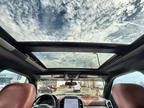 Used 2022 Ford F450 Platinum w/ FX4 Off-Road Package image 31