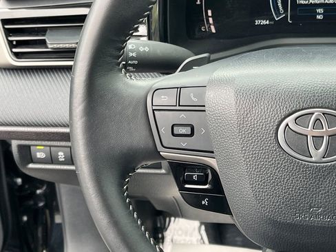 Used 2025 Toyota Camry SE FWD image 29