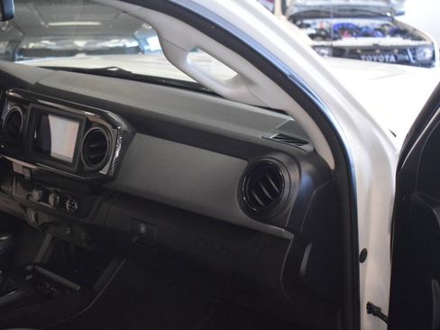 Used 2017 Toyota Tacoma SR5 image 50