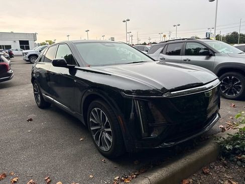 Used 2024 Cadillac Lyriq Sport AWD/4WD image 2