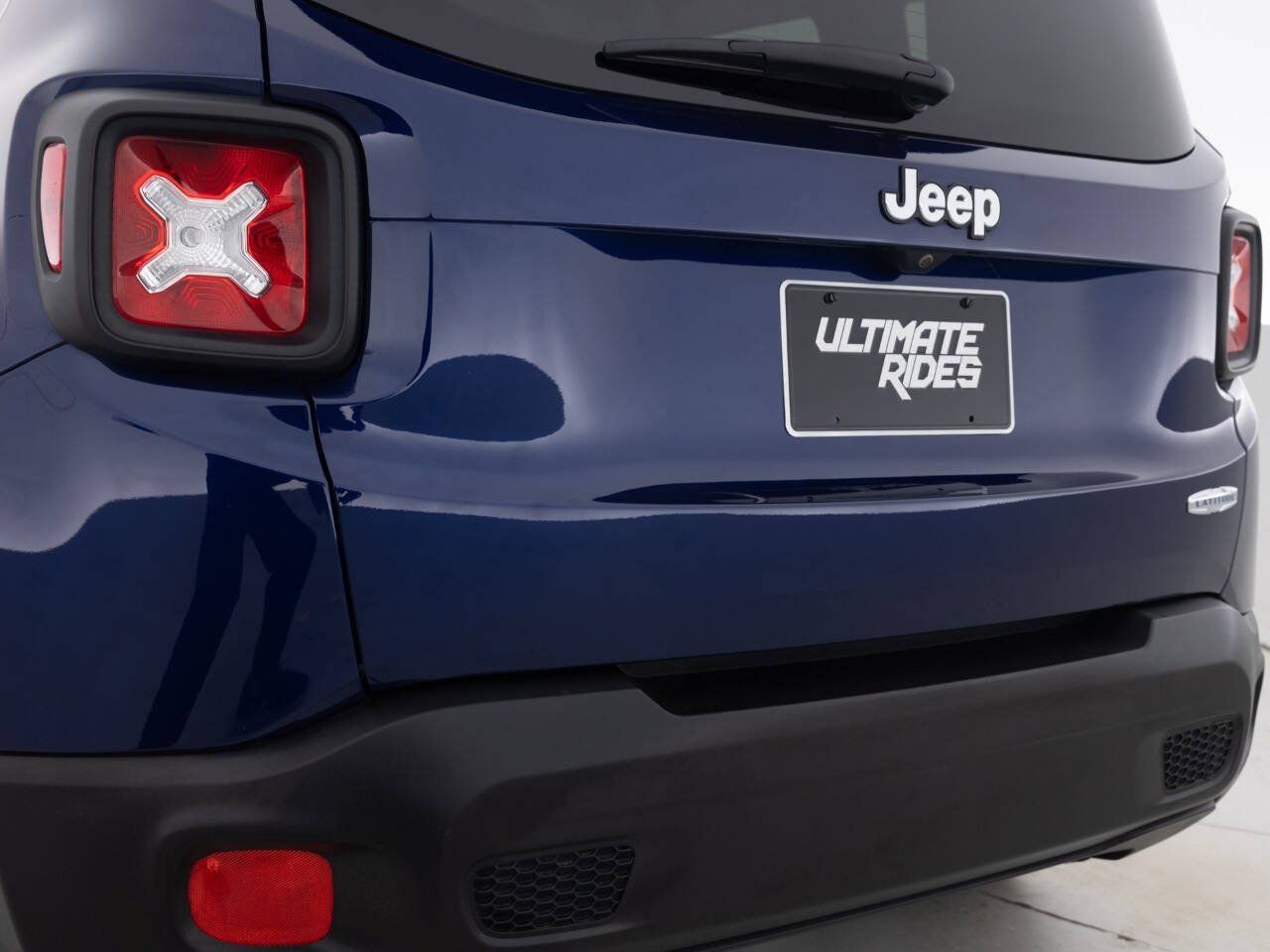 Used 2016 Jeep Renegade Latitude FWD image 17