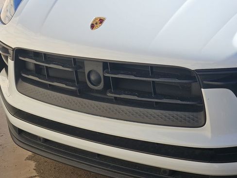 Used 2023 Porsche Macan Base image 4