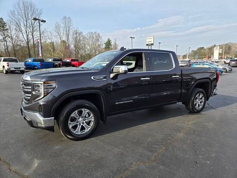 Used 2025 GMC Sierra 1500 SLT AWD/4WD image 3