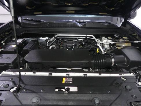 Used 2023 Nissan Rogue S image 18