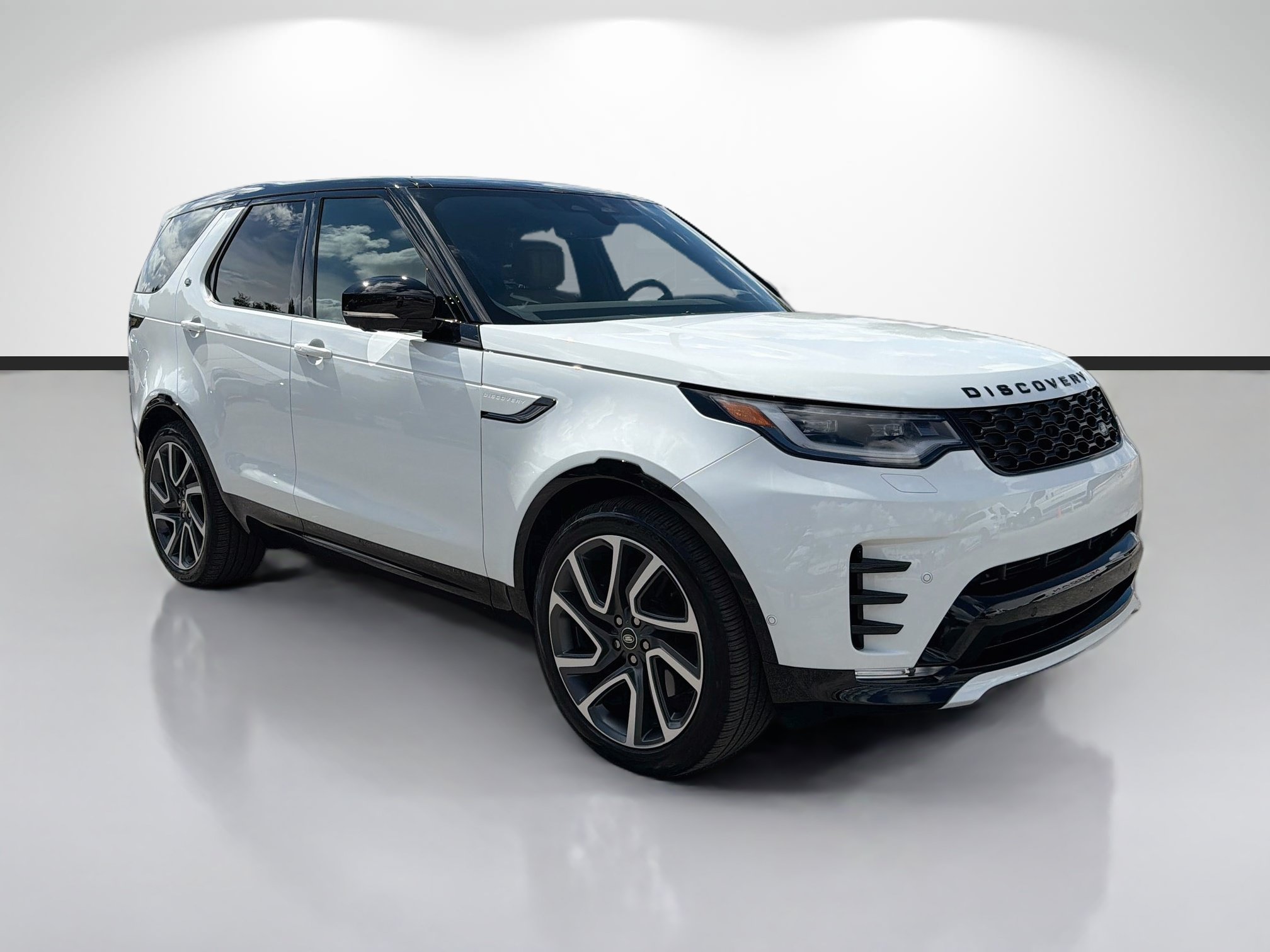 Used 2025 Land Rover Discovery Dynamic SE AWD/4WD image 7
