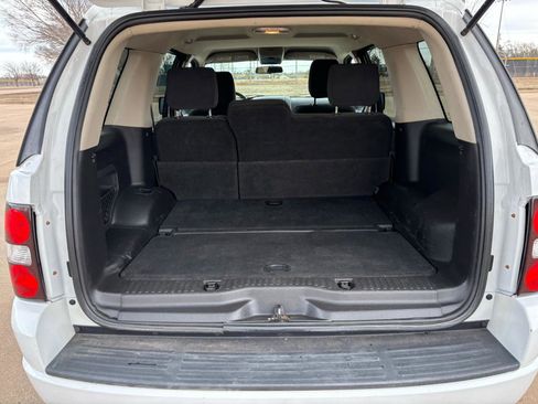 Used 2009 Ford Explorer XLT image 29