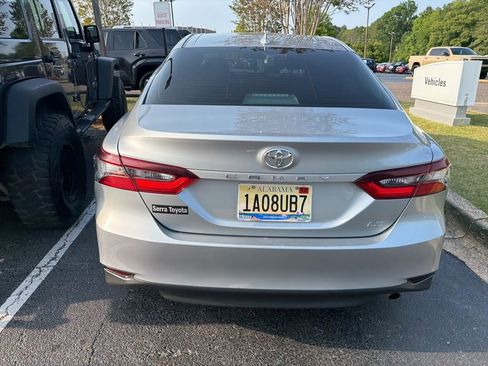 Used 2022 Toyota Camry LE FWD image 5