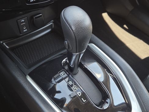 Used 2014 Nissan Rogue SL AWD/4WD image 30