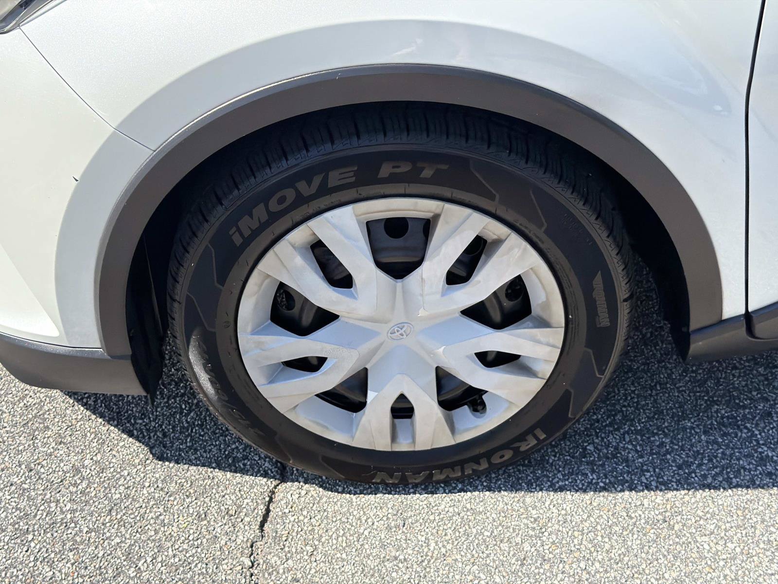 Used 2019 Toyota C-HR LE FWD image 11
