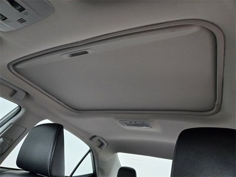 Used 2015 Toyota Corolla LE image 14