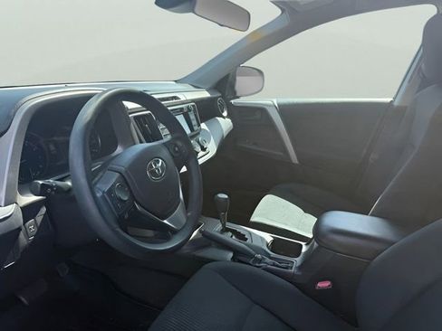Used 2017 Toyota RAV4 LE AWD/4WD image 9