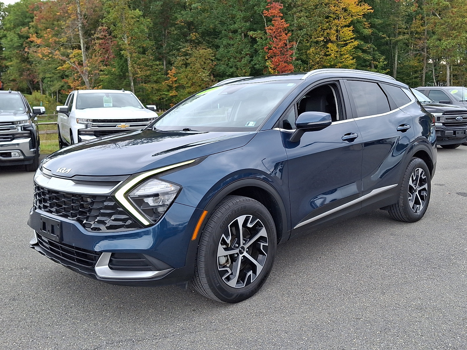 Used 2023 Kia Sportage EX AWD/4WD image 3