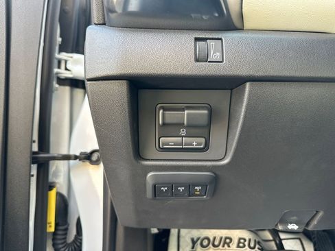 Used 2024 GMC Canyon AT4X image 21