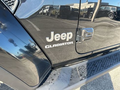Certified 2022 Jeep Gladiator Overland w/ Popular Equipment Package image 19
