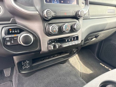 Used 2024 RAM 2500 Big Horn AWD/4WD image 25