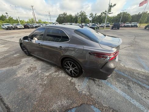 Used 2023 Toyota Camry SE FWD image 4
