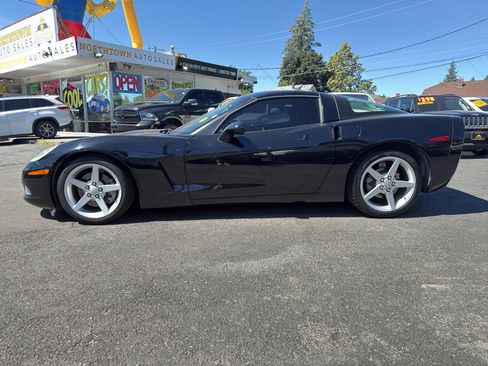 Used 2005 Chevrolet Corvette Coupe w/ Preferred Equipment Group RWD image 3