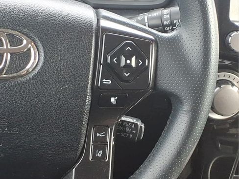 Used 2022 Toyota 4Runner TRD Off-Road AWD/4WD image 22